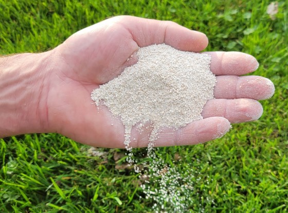 Préparer le sol : la base d'une implantation de gazon durable