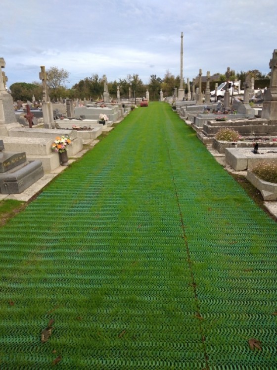 protection de gazon pour cimetière