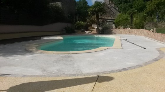 pelouse en rouleau piscine.jpg